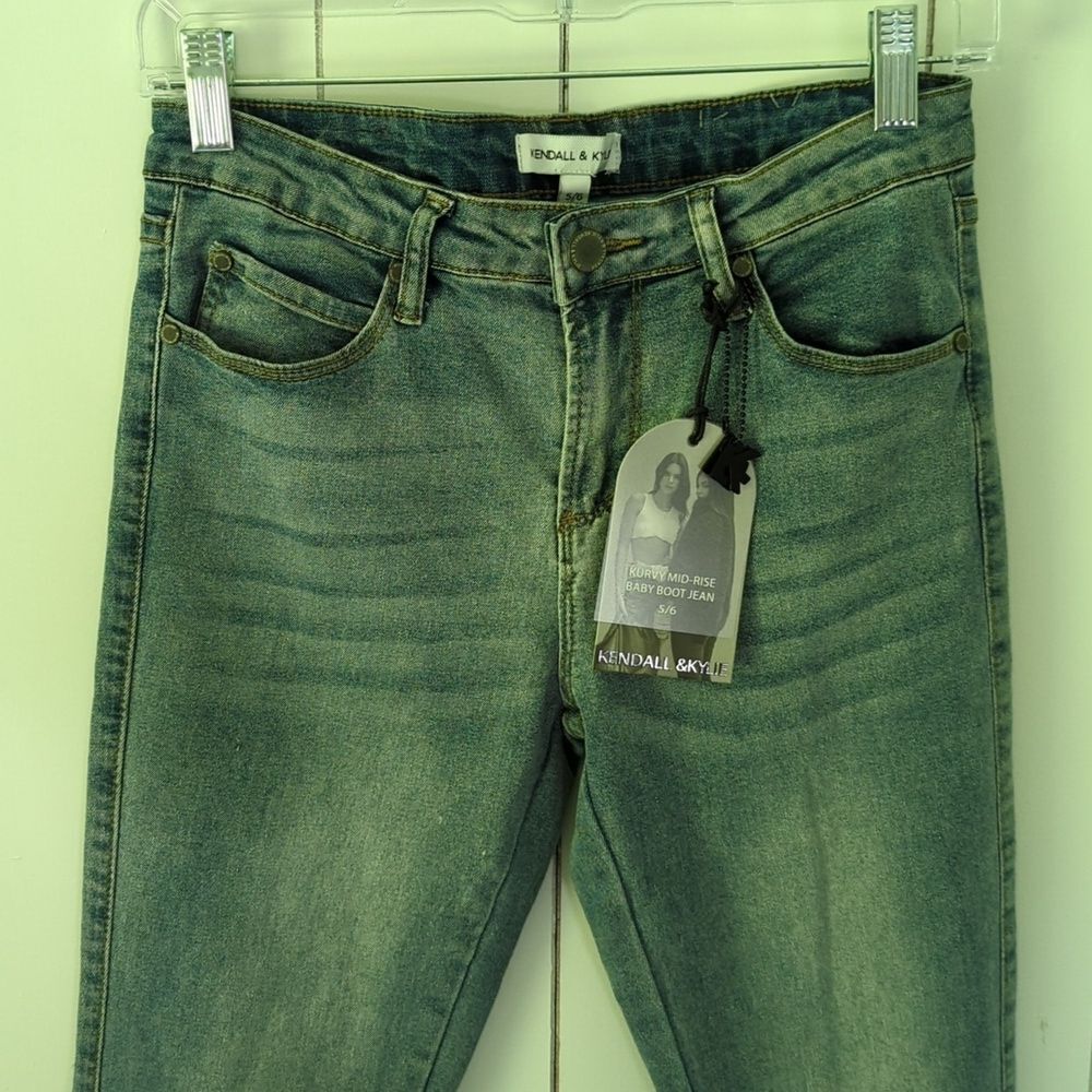 Kendall & Kylie Kurvy Mid Rise Baby Boot Jeans Size 5/6 - Picture 3 of 11